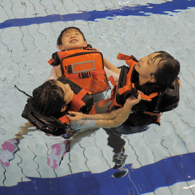 水に浮くランドセル「ウクラン®」